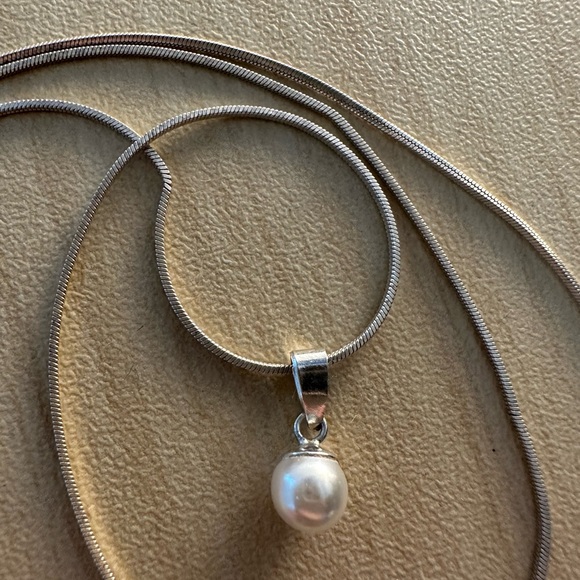 *🛒 FREE WITH PURCHASE* Pearl pendant silver chain necklace - Picture 2 of 15